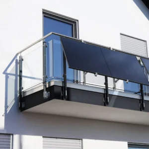 Solarpanels hinter Fenstern