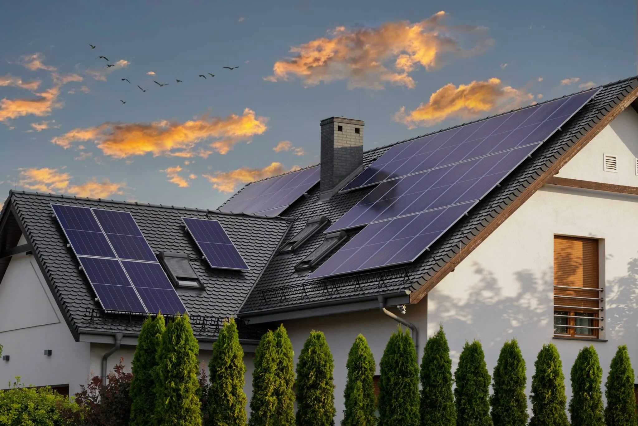 solar-panel-house-night